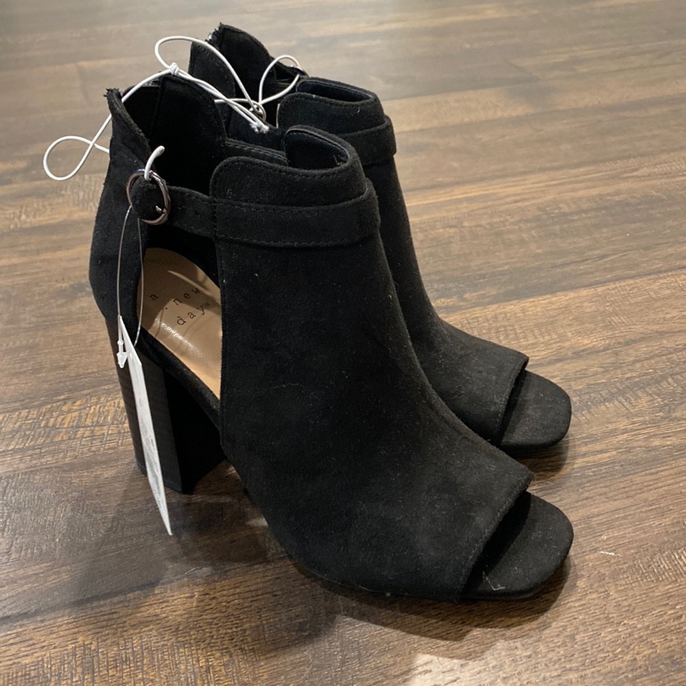 a new day black heels Size 6
